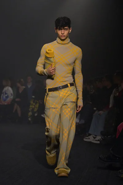 Look 17